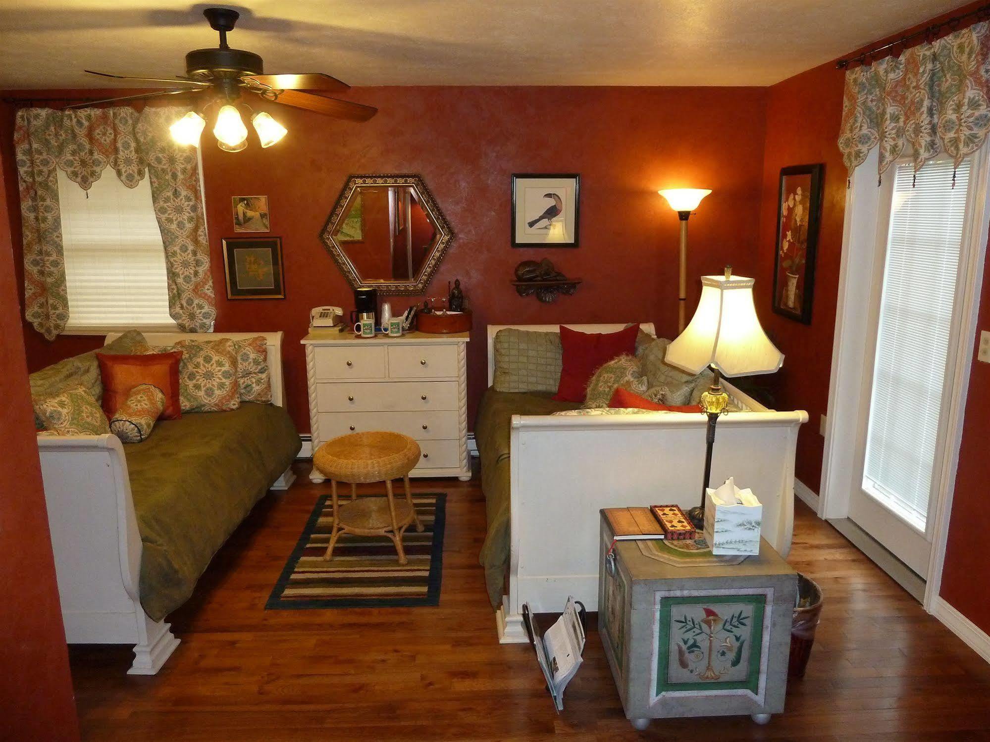 Bad Rock Bed And Breakfast Inn Колумбия-Фолс Экстерьер фото