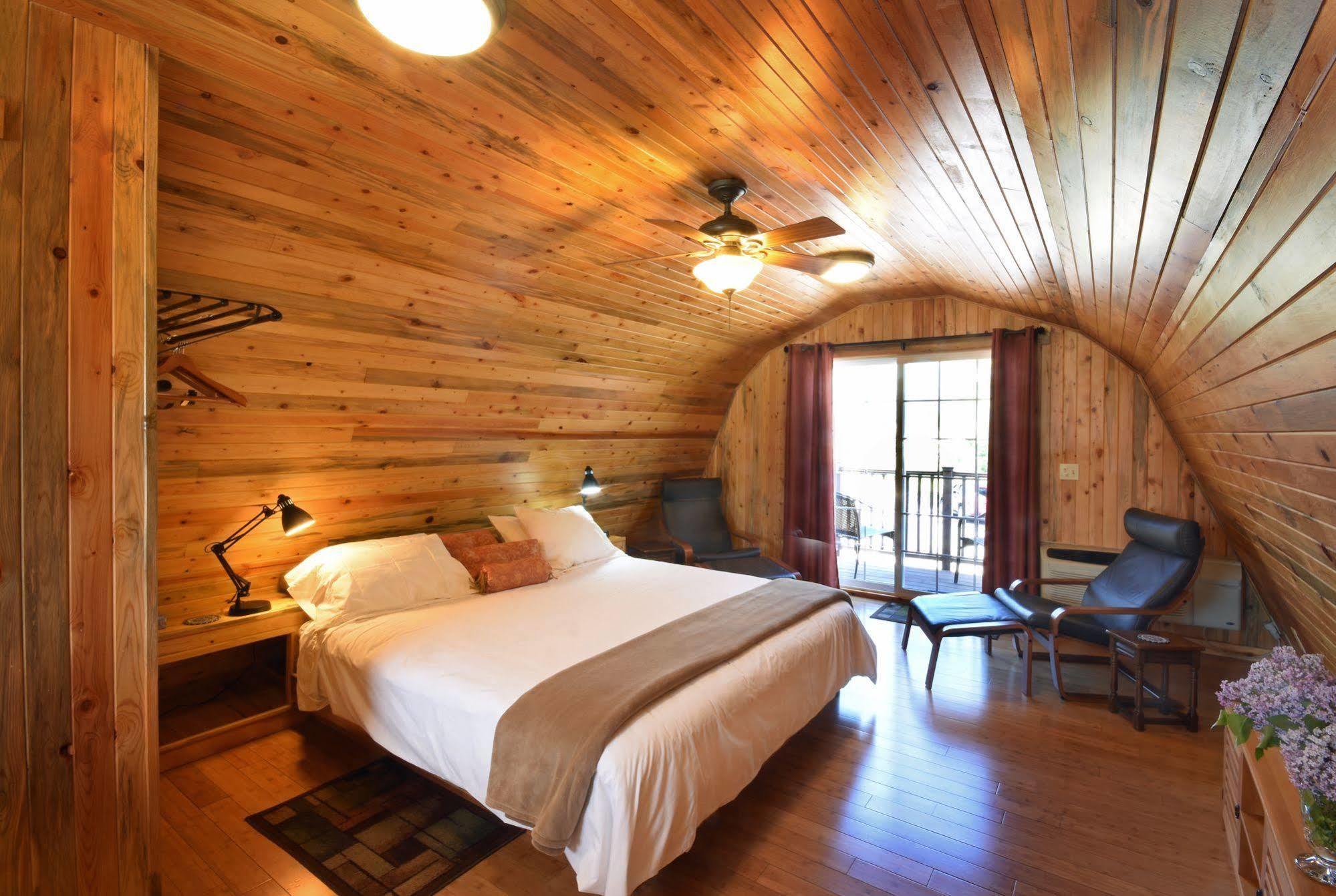 Bad Rock Bed And Breakfast Inn Колумбия-Фолс Экстерьер фото