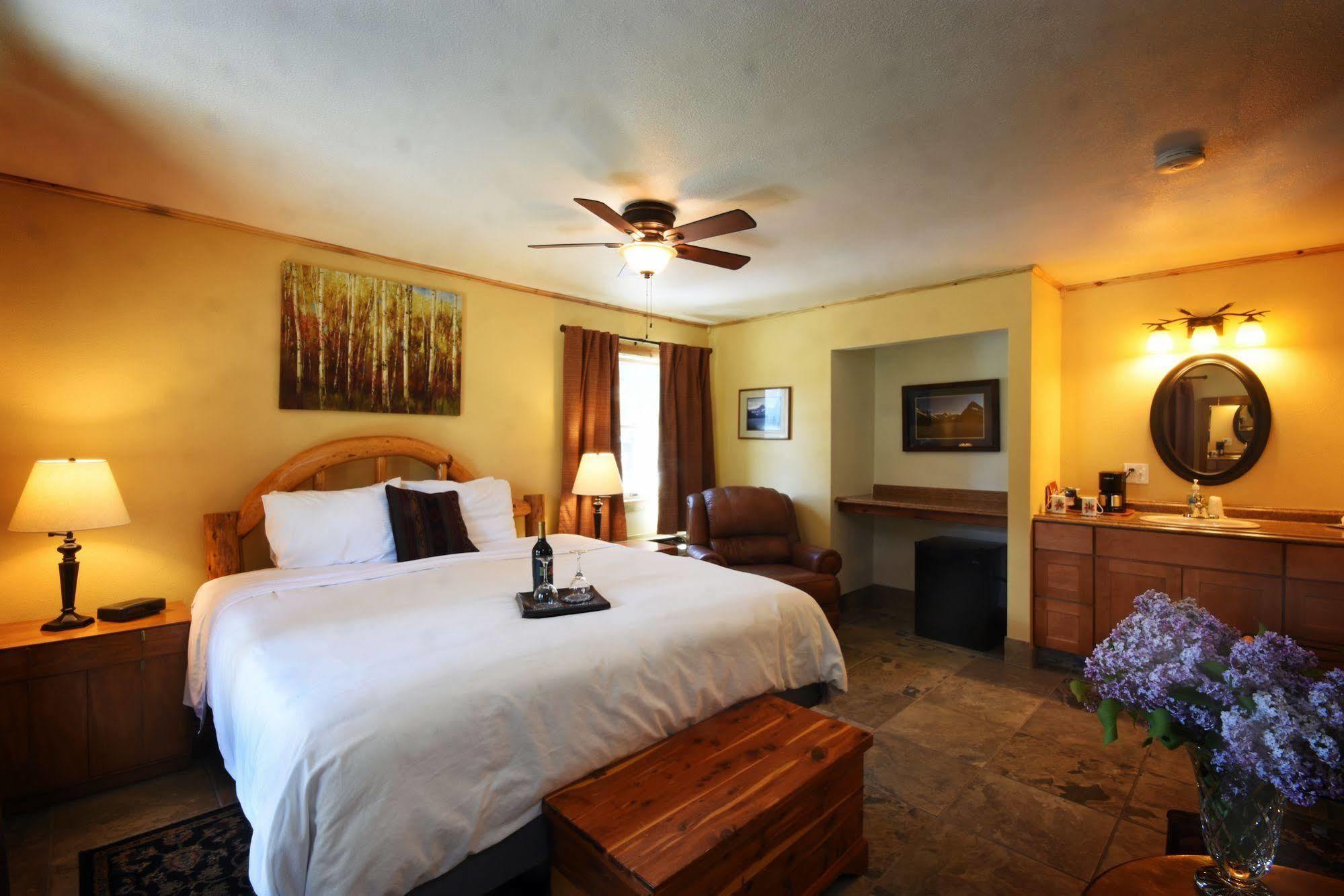 Bad Rock Bed And Breakfast Inn Колумбия-Фолс Экстерьер фото